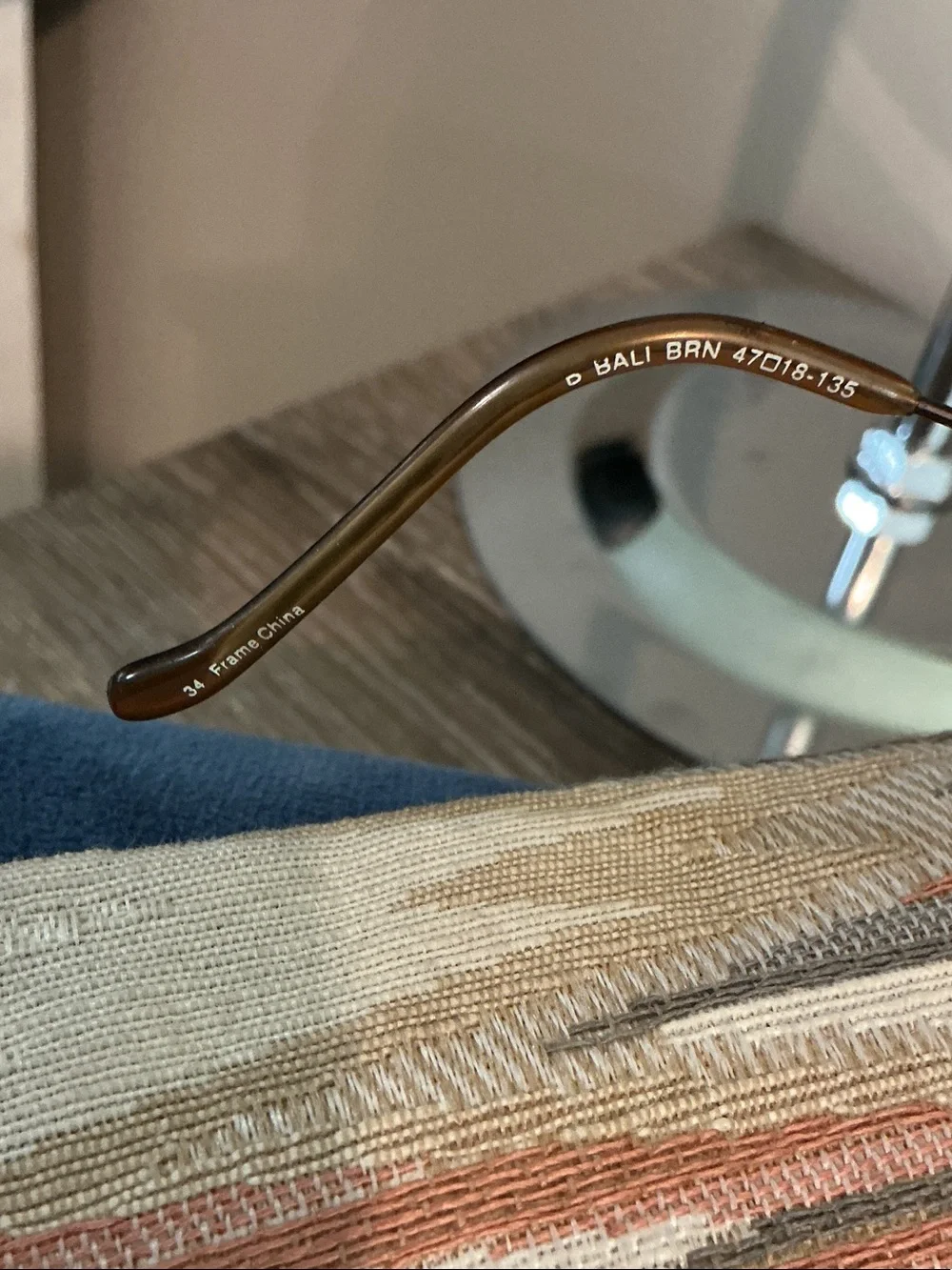 BONGO Women's Oval Reading Glasses Brown Metal Frame 47 18 135 with Case